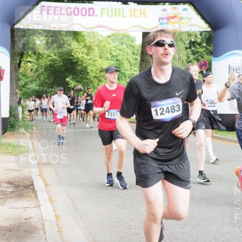 29.06.2025 - hella hamburg halbmarathon MichiJ http://msf.ph/oto/8356694 29.06.2025 10:42:03 Zwischen KM18-KM19 1193, 1506, 2448, 3652, 4231, 4897, 6355, 6356, 7221, 8223, 10368, 10376, 12483, 15389, 15818, 16879, 18031, 18181, 19000 meine-sportfotos.de