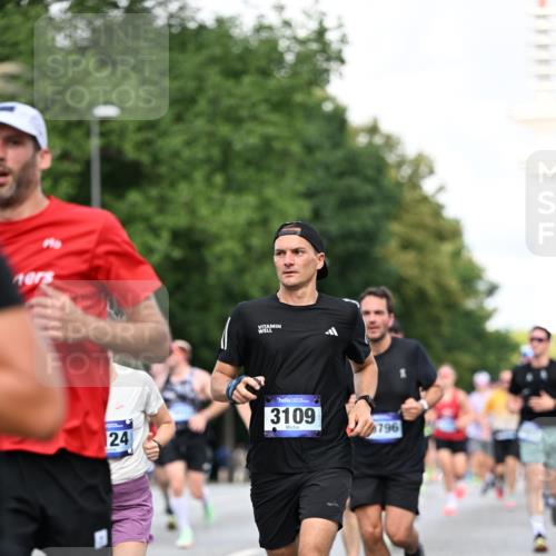 29.06.2025 - hella hamburg halbmarathon Dr. Thomas Lammeyer http://msf.ph/oto/8356710 29.06.2025 09:56:25 Kennedybrücke 1070, 1220, 1415, 1468, 1613, 1782, 2189, 2233, 3021, 3098, 3109, 3124, 3917, 3928, 4080, 4277, 4497, 4691, 4933, 4981, 5476, 5477, 5682, 6152, 6716, 7005, 7067, 7093, 7191, 7325, 7432, 7451, 7599, 7843, 7865, 7961, 8467, 8664, 8694, 8722, 9081, 9213, 9540, 10000, 10099, 10251, 10750, 10796, 10969, 11346 meine-sportfotos.de