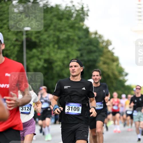 29.06.2025 - hella hamburg halbmarathon Dr. Thomas Lammeyer http://msf.ph/oto/8356742 29.06.2025 09:56:25 Kennedybrücke 1070, 1220, 1415, 1468, 1613, 1782, 2189, 2233, 3021, 3098, 3109, 3124, 3917, 3928, 4080, 4277, 4497, 4691, 4933, 4981, 5476, 5477, 5682, 6152, 6716, 7005, 7067, 7093, 7191, 7325, 7432, 7451, 7599, 7843, 7865, 7961, 8467, 8664, 8694, 8722, 9081, 9213, 9540, 10000, 10099, 10251, 10750, 10796, 10969, 11346 meine-sportfotos.de