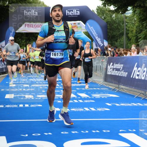 29.06.2025 - hella hamburg halbmarathon Strokosch-Dieckow http://msf.ph/oto/8356748 29.06.2025 10:52:03 Ziel 1482, 2397, 2595, 4033, 5093, 5336, 5378, 6390, 6897, 7130, 7409, 7724, 7732, 8413, 8977, 9082, 10057, 12580, 13726, 14248, 15356, 15506, 15829, 16179, 16320, 16666, 17033, 17978, 18801, 18869 meine-sportfotos.de
