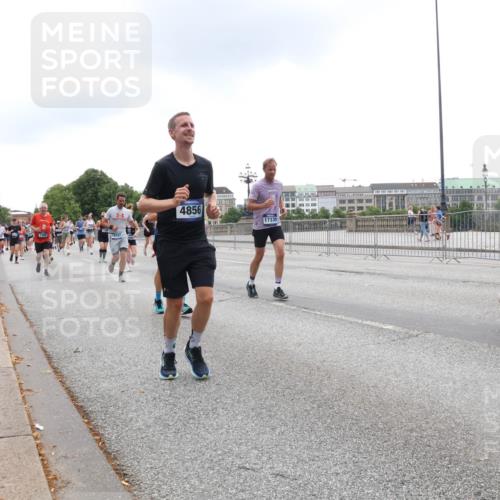 29.06.2025 - hella hamburg halbmarathon Lena Gebhardt http://msf.ph/oto/8356752 29.06.2025 10:48:06 Lombardsbrücke 4856, 17339, 1573, 1045, 1157, 1174, 1175, 1246, 1392, 1618, 1639, 1645, 1701, 1926, 2037, 2163, 2195, 2197, 2418, 2475, 2491, 2545, 2650, 2704, 2756, 2790, 2909, 2958, 3049, 3320, 3468, 3504, 3679, 3933, 4327, 4588, 4856, 5585, 5781, 5886, 5952, 6143, 7240, 7393, 7394, 7427, 7532, 7916, 7970, 8077, 8310, 8521, 8550, 8774, 8948, 9356, 9687, 9696, 9697, 9775, 9921, 10145, 10658, 10777, 10794, 10991, 11548, 11742, 11781, 11802, 11909, 12431 meine-sportfotos.de