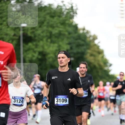 29.06.2025 - hella hamburg halbmarathon Dr. Thomas Lammeyer http://msf.ph/oto/8356778 29.06.2025 09:56:25 Kennedybrücke 1070, 1220, 1415, 1468, 1613, 1782, 2189, 2233, 3021, 3098, 3109, 3124, 3917, 3928, 4080, 4277, 4497, 4691, 4933, 4981, 5476, 5477, 5682, 6152, 6716, 7005, 7067, 7093, 7191, 7325, 7432, 7451, 7599, 7843, 7865, 7961, 8467, 8664, 8694, 8722, 9081, 9213, 9540, 10000, 10099, 10251, 10750, 10796, 10969, 11346 meine-sportfotos.de