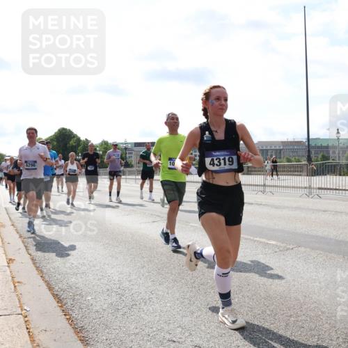 29.06.2025 - hella hamburg halbmarathon Lena Gebhardt http://msf.ph/oto/8356811 29.06.2025 10:01:25 Lombardsbrücke 3425, 0000, 10, 4319, 1130, 1329, 1387, 1420, 1653, 1722, 1724, 1726, 1729, 2006, 2091, 2167, 2354, 2363, 2490, 2591, 2936, 2957, 3039, 3199, 3425, 3625, 3663, 3740, 4068, 4238, 4249, 4319, 4322, 4370, 4649, 4663, 4708, 5547, 5570, 5675, 6087, 6147, 6281, 0000, 6302, 6487, 6531, 6591, 6835, 6921, 6924, 7287, 7658, 7757, 7759, 7846, 8030, 8045, 8046, 8191, 8326, 8392, 8578, 8691, 8822, 8926, 9932, 10188, 10281, 10301, 10383, 10576, 10915, 11043, 11465 meine-sportfotos.de
