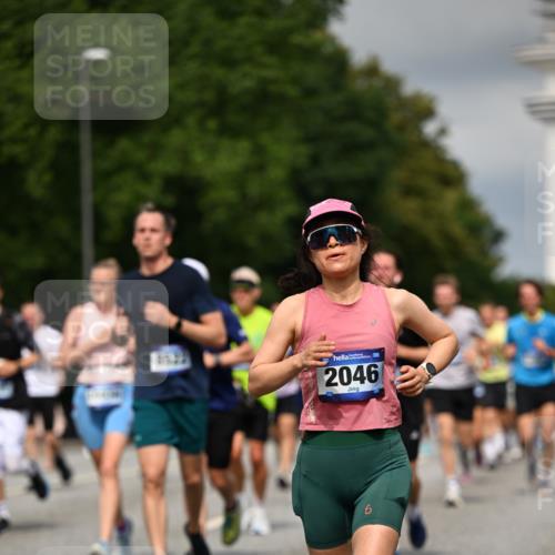 29.06.2025 - hella hamburg halbmarathon Dr. Thomas Lammeyer http://msf.ph/oto/8356817 29.06.2025 10:18:51 Kennedybrücke 1296, 1379, 1575, 1728, 1745, 2046, 2281, 2690, 3454, 3507, 3509, 3691, 4495, 4641, 5608, 5800, 5981, 6181, 6317, 6710, 6724, 7195, 7439, 7446, 7447, 7881, 8239, 8256, 8275, 8522, 8563, 8755, 8854, 8892, 9709, 9975, 10589, 10717, 10858, 11271 meine-sportfotos.de