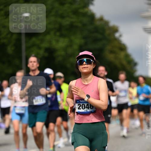 29.06.2025 - hella hamburg halbmarathon Dr. Thomas Lammeyer http://msf.ph/oto/8356837 29.06.2025 10:18:51 Kennedybrücke 1296, 1379, 1575, 1728, 1745, 2046, 2281, 2690, 3454, 3507, 3509, 3691, 4495, 4641, 5608, 5800, 5981, 6181, 6317, 6710, 6724, 7195, 7439, 7446, 7447, 7881, 8239, 8256, 8275, 8522, 8563, 8755, 8854, 8892, 9709, 9975, 10589, 10717, 10858, 11271 meine-sportfotos.de