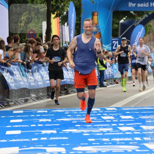 29.06.2025 - hella hamburg halbmarathon Strokosch-Dieckow http://msf.ph/oto/8356871 29.06.2025 10:30:23 Ziel 10173, 12691, 16713 meine-sportfotos.de