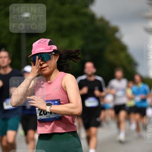 29.06.2025 - hella hamburg halbmarathon Dr. Thomas Lammeyer http://msf.ph/oto/8356883 29.06.2025 10:18:52 Kennedybrücke 1296, 1379, 1575, 1728, 1745, 2046, 2281, 2690, 3454, 3507, 3509, 3691, 4495, 4641, 5608, 5800, 5981, 6181, 6317, 6710, 6724, 7195, 7439, 7446, 7447, 7881, 8239, 8256, 8275, 8522, 8563, 8755, 8854, 8892, 9709, 9911, 9975, 10589, 10717, 10858, 11271 meine-sportfotos.de