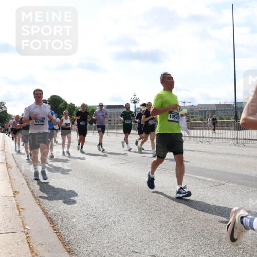 29.06.2025 - hella hamburg halbmarathon Lena Gebhardt http://msf.ph/oto/8356915 29.06.2025 10:01:26 Lombardsbrücke 0000, 7287, 3425, 10576, 319, 1130, 1329, 1387, 1420, 1464, 1653, 1722, 1724, 1726, 1729, 2006, 2091, 2167, 2354, 2363, 2490, 2591, 2806, 2936, 2957, 3039, 3199, 3425, 3625, 3663, 3740, 4068, 4238, 4249, 4319, 4322, 4370, 4649, 4663, 4708, 5547, 5570, 5675, 6087, 6147, 6281, 0000, 6302, 6487, 6531, 6591, 6835, 6921, 6924, 7287, 7658, 7846, 8030, 8045, 8046, 8191, 8392, 8578, 8691, 8822, 8926, 9932, 10188, 10281, 10301, 10383, 10576, 10915, 11043, 11465 meine-sportfotos.de