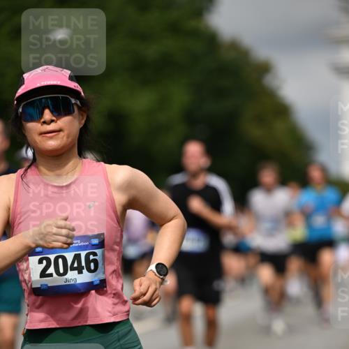 29.06.2025 - hella hamburg halbmarathon Dr. Thomas Lammeyer http://msf.ph/oto/8356920 29.06.2025 10:18:52 Kennedybrücke 1296, 1379, 1575, 1728, 1745, 2046, 2281, 2690, 3454, 3507, 3509, 3691, 4495, 4641, 5608, 5800, 5981, 6181, 6317, 6710, 6724, 7195, 7439, 7446, 7447, 7881, 8239, 8256, 8275, 8522, 8563, 8755, 8854, 8892, 9709, 9911, 9975, 10589, 10717, 10858, 11271 meine-sportfotos.de