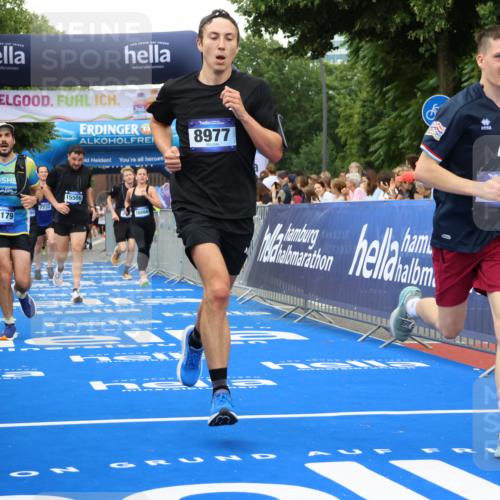 29.06.2025 - hella hamburg halbmarathon Strokosch-Dieckow http://msf.ph/oto/8356922 29.06.2025 10:52:01 Ziel 1482, 2595, 4033, 5093, 5102, 5336, 5378, 6390, 7130, 7409, 7724, 7732, 8413, 8977, 10057, 12580, 15356, 15506, 15690, 15829, 16179, 16666, 17033, 17978, 18801, 18869 meine-sportfotos.de