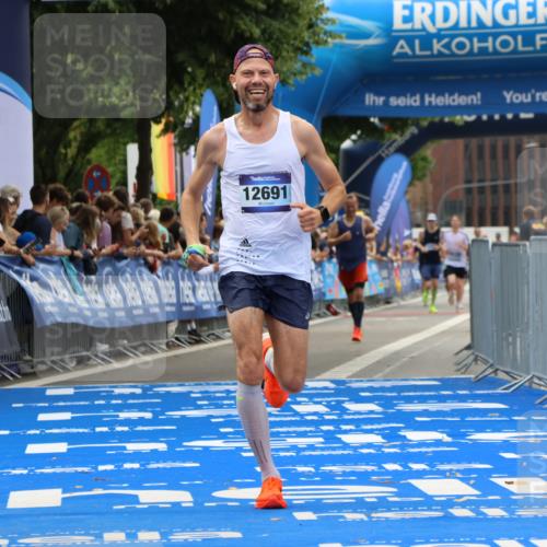 29.06.2025 - hella hamburg halbmarathon Strokosch-Dieckow http://msf.ph/oto/8356994 29.06.2025 10:30:17 Ziel 8323, 10173, 12691 meine-sportfotos.de
