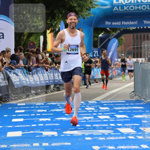 29.06.2025 - hella hamburg halbmarathon Strokosch-Dieckow http://msf.ph/oto/8357011 29.06.2025 10:30:17 Ziel 8323, 10173, 12691 meine-sportfotos.de