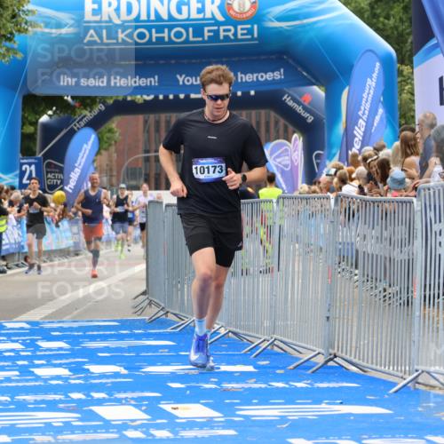 29.06.2025 - hella hamburg halbmarathon Strokosch-Dieckow http://msf.ph/oto/8357070 29.06.2025 10:30:15 Ziel 1758, 8323, 10173, 12691 meine-sportfotos.de