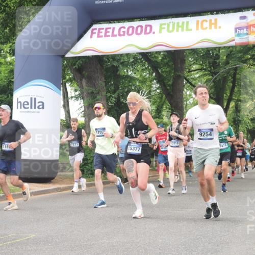 29.06.2025 - hella hamburg halbmarathon KatJ http://msf.ph/oto/8357076 29.06.2025 10:52:03 Zwischen KM18-KM19 4146, 4613, 7271, 7474 meine-sportfotos.de