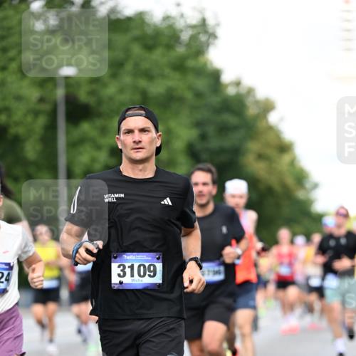 29.06.2025 - hella hamburg halbmarathon Dr. Thomas Lammeyer http://msf.ph/oto/8357077 29.06.2025 09:56:26 Kennedybrücke 1012, 1070, 1220, 1415, 1468, 1613, 1782, 2189, 2233, 3021, 3098, 3109, 3124, 3917, 3928, 4080, 4277, 4497, 4691, 4933, 4981, 5476, 5477, 5682, 6152, 6716, 7005, 7067, 7093, 7191, 7325, 7432, 7451, 7599, 7843, 7865, 7961, 8145, 8467, 8664, 8694, 8722, 9081, 9213, 9538, 9540, 10000, 10099, 10251, 10750, 10796, 10969, 11346 meine-sportfotos.de