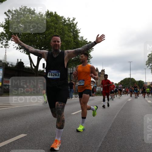 29.06.2025 - hella hamburg halbmarathon Yannick Fuchs http://msf.ph/oto/8357081 29.06.2025 10:53:04 20KM 1285, 1642, 1946, 1951, 2006, 2027, 2348, 2584, 2677, 2855, 2957, 2978, 3181, 3983, 4088, 4592, 5084, 5347, 5633, 6202, 6208, 6636, 6997, 7031, 7223, 7476, 8290, 8929, 9655, 10036, 10759, 10943, 11938, 12633, 13407, 13583, 14375, 14631, 14902, 14914, 15232, 15240, 15263, 15284, 15824, 16160, 16341, 16563, 16910, 17017, 17346, 17503, 17630, 18112, 18153, 18232, 18266, 18327, 18730, 18954, 19015, 19160 meine-sportfotos.de