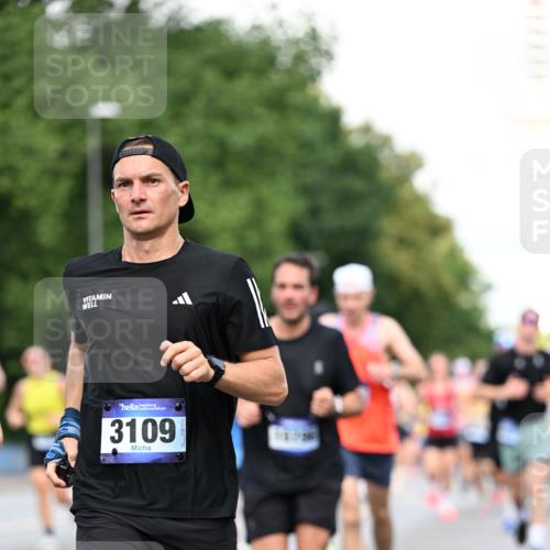29.06.2025 - hella hamburg halbmarathon Dr. Thomas Lammeyer http://msf.ph/oto/8357101 29.06.2025 09:56:26 Kennedybrücke 1012, 1070, 1220, 1415, 1468, 1613, 1782, 2189, 2233, 3021, 3098, 3109, 3124, 3917, 3928, 4080, 4277, 4497, 4691, 4933, 4981, 5476, 5477, 5682, 6152, 6716, 7005, 7067, 7093, 7191, 7325, 7432, 7451, 7599, 7843, 7865, 7961, 8145, 8467, 8664, 8694, 8722, 9081, 9213, 9538, 9540, 10000, 10099, 10251, 10750, 10796, 10969, 11346 meine-sportfotos.de