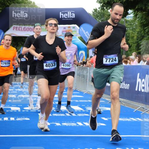 29.06.2025 - hella hamburg halbmarathon Strokosch-Dieckow http://msf.ph/oto/8357105 29.06.2025 10:51:58 Ziel 2818, 2823, 2880, 4033, 4297, 5102, 5336, 6390, 7130, 7409, 7724, 7732, 8413, 8856, 8977, 10057, 13799, 15356, 15506, 15690, 15829, 16179, 16666, 17815, 17962, 17978, 18869 meine-sportfotos.de