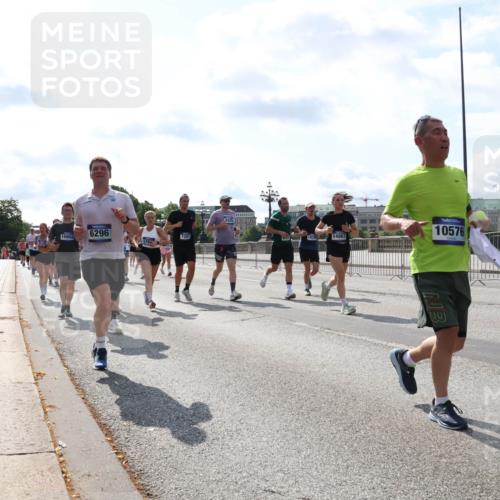 29.06.2025 - hella hamburg halbmarathon Lena Gebhardt http://msf.ph/oto/8357144 29.06.2025 10:01:26 Lombardsbrücke 0000, 16602, 7287, 3425, 1829, 14867, 10576, 1130, 1329, 1387, 1420, 1464, 1653, 1722, 1724, 1726, 1729, 2006, 2091, 2167, 2354, 2363, 2490, 2591, 2806, 2936, 2957, 3039, 3199, 3425, 3625, 3663, 3740, 4068, 4238, 4249, 4319, 4322, 4370, 4649, 4663, 4708, 5547, 5570, 5675, 6087, 6147, 6281, 0000, 6302, 6487, 6531, 6591, 6835, 6921, 6924, 7287, 7658, 7846, 8030, 8045, 8046, 8191, 8392, 8578, 8691, 8822, 8926, 9932, 10188, 10281, 10301, 10383, 10576, 10915, 11043, 11465 meine-sportfotos.de