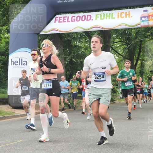 29.06.2025 - hella hamburg halbmarathon KatJ http://msf.ph/oto/8357148 29.06.2025 10:52:03 Zwischen KM18-KM19 4146, 4613, 7271, 7474 meine-sportfotos.de