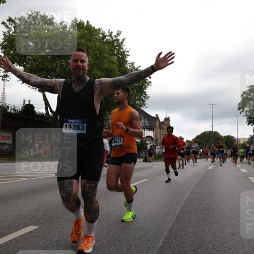 29.06.2025 - hella hamburg halbmarathon Yannick Fuchs http://msf.ph/oto/8357150 29.06.2025 10:53:05 20KM 1285, 1642, 1946, 1951, 2006, 2027, 2348, 2584, 2677, 2855, 2957, 2978, 3181, 3983, 4088, 4592, 5084, 5347, 5633, 6202, 6208, 6636, 6997, 7031, 7223, 7476, 8290, 8929, 9655, 10036, 10759, 10943, 11938, 12633, 13407, 13583, 14375, 14567, 14631, 14902, 14914, 14965, 15232, 15240, 15263, 15284, 15824, 16160, 16341, 16563, 16910, 17017, 17346, 17503, 17630, 18112, 18153, 18232, 18266, 18327, 18954, 19015, 19160 meine-sportfotos.de