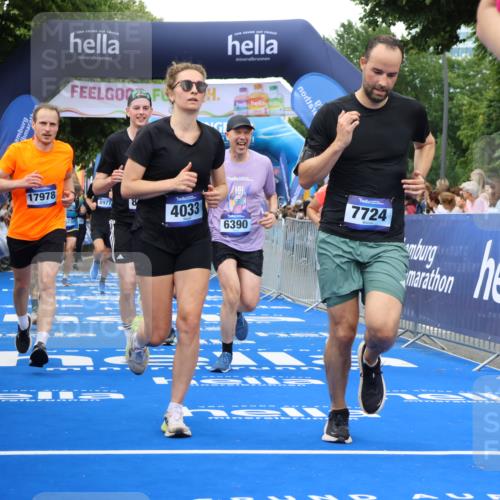 29.06.2025 - hella hamburg halbmarathon Strokosch-Dieckow http://msf.ph/oto/8357168 29.06.2025 10:51:58 Ziel 2818, 2823, 2880, 4033, 4297, 5102, 5336, 6390, 7130, 7409, 7724, 7732, 8413, 8856, 8977, 10057, 13799, 15356, 15506, 15690, 15829, 16179, 16666, 17815, 17962, 17978, 18869 meine-sportfotos.de