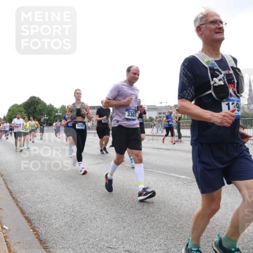 29.06.2025 - hella hamburg halbmarathon Lena Gebhardt http://msf.ph/oto/8357176 29.06.2025 10:39:03 Lombardsbrücke 163, 4257, 1232, 3307, 129, 56, 1232, 1390, 1451, 1760, 1856, 1883, 2092, 2524, 2534, 2571, 2574, 2576, 2660, 2693, 2843, 2893, 2998, 3275, 3307, 3323, 3726, 3727, 3745, 3927, 4028, 4257, 4259, 4260, 4316, 4320, 4410, 4523, 4659, 4882, 4964, 5913, 6062, 6112, 6611, 6695, 6696, 6875, 7148, 7263, 7341, 7506, 7524, 7589, 7815, 7849, 8243, 8367, 8457, 8783, 9393, 9420, 9446, 9708, 9974, 9977, 10001, 10072, 10315, 10516, 10554, 13060 meine-sportfotos.de
