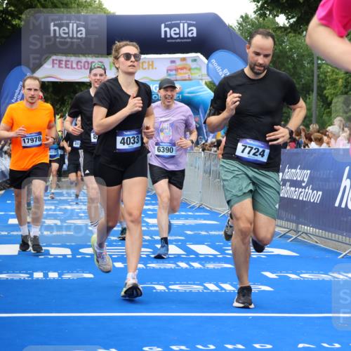 29.06.2025 - hella hamburg halbmarathon Strokosch-Dieckow http://msf.ph/oto/8357190 29.06.2025 10:51:58 Ziel 2818, 2823, 2880, 4033, 4297, 5102, 5336, 6390, 7130, 7409, 7724, 7732, 8413, 8856, 8977, 10057, 13799, 15356, 15506, 15690, 15829, 16179, 16666, 17815, 17962, 17978, 18869 meine-sportfotos.de