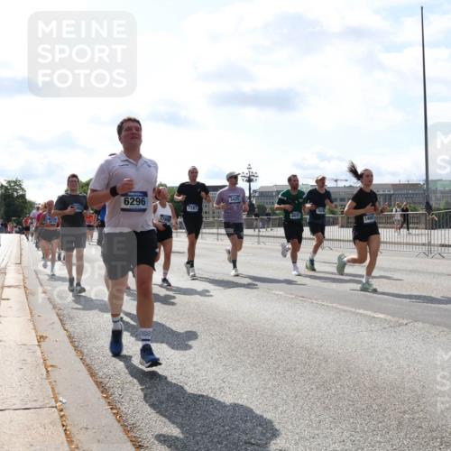 29.06.2025 - hella hamburg halbmarathon Lena Gebhardt http://msf.ph/oto/8357191 29.06.2025 10:01:27 Lombardsbrücke 0000, 17890, 7287, 3425, 8691, 1130, 1329, 1387, 1420, 1464, 1653, 1722, 1724, 1726, 1729, 1940, 2006, 2091, 2167, 2354, 2363, 2490, 2591, 2806, 2936, 2957, 3039, 3199, 3425, 3625, 3663, 4068, 4238, 4249, 4319, 4322, 4370, 4649, 4663, 5547, 5570, 5675, 6087, 6281, 0000, 6302, 6487, 6531, 6591, 6835, 6921, 6924, 7287, 7658, 7846, 8030, 8045, 8046, 8191, 8392, 8578, 8691, 8822, 8926, 9932, 10188, 10281, 10301, 10383, 10576, 10915, 11043, 11465 meine-sportfotos.de