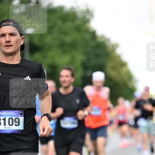 29.06.2025 - hella hamburg halbmarathon Dr. Thomas Lammeyer http://msf.ph/oto/8357207 29.06.2025 09:56:26 Kennedybrücke 1012, 1070, 1220, 1415, 1468, 1613, 1782, 2189, 2233, 3021, 3098, 3109, 3124, 3917, 3928, 4080, 4277, 4497, 4691, 4933, 4981, 5476, 5477, 5682, 6152, 6716, 7005, 7067, 7093, 7191, 7325, 7432, 7451, 7599, 7843, 7865, 7961, 8145, 8467, 8664, 8694, 8722, 9081, 9213, 9538, 9540, 10000, 10099, 10251, 10750, 10796, 10969, 11346 meine-sportfotos.de