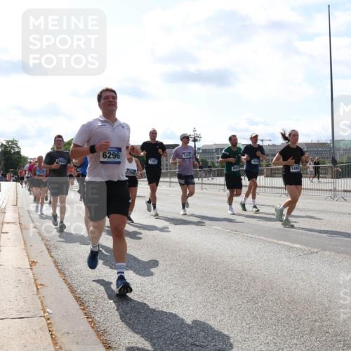 29.06.2025 - hella hamburg halbmarathon Lena Gebhardt http://msf.ph/oto/8357216 29.06.2025 10:01:27 Lombardsbrücke 16602, 0000, 7287, 3425, 18290, 14861, 1130, 1329, 1387, 1420, 1464, 1653, 1722, 1724, 1726, 1729, 1940, 2006, 2091, 2167, 2354, 2363, 2490, 2591, 2806, 2936, 2957, 3039, 3199, 3425, 3625, 3663, 4068, 4238, 4249, 4319, 4322, 4370, 4649, 4663, 5547, 5570, 5675, 6087, 6281, 0000, 6302, 6487, 6531, 6591, 6835, 6921, 6924, 7287, 7658, 7846, 8030, 8045, 8046, 8191, 8392, 8578, 8691, 8822, 8926, 9932, 10188, 10281, 10301, 10383, 10576, 10915, 11043, 11465 meine-sportfotos.de