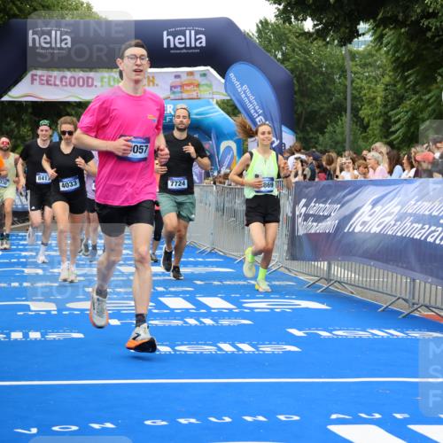 29.06.2025 - hella hamburg halbmarathon Strokosch-Dieckow http://msf.ph/oto/8357220 29.06.2025 10:51:56 Ziel 2818, 2823, 2880, 4033, 4297, 5102, 5336, 6390, 7130, 7409, 7724, 8413, 8856, 8977, 9793, 9959, 10057, 13799, 15356, 15506, 15690, 16179, 17815, 17962, 17978, 18869, 19137 meine-sportfotos.de