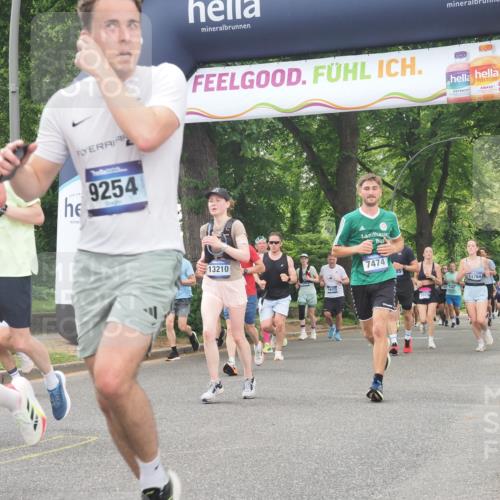 29.06.2025 - hella hamburg halbmarathon KatJ http://msf.ph/oto/8357228 29.06.2025 10:52:04 Zwischen KM18-KM19 1885, 4613, 7271, 7474 meine-sportfotos.de
