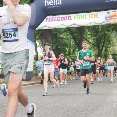 29.06.2025 - hella hamburg halbmarathon KatJ http://msf.ph/oto/8357249 29.06.2025 10:52:04 Zwischen KM18-KM19 1885, 4613, 7271, 7474 meine-sportfotos.de