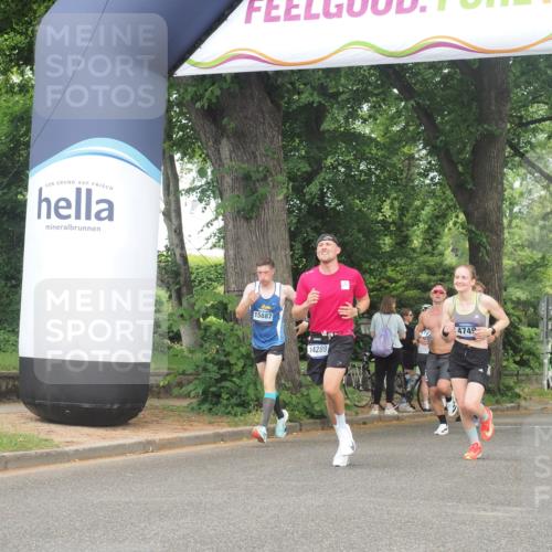 29.06.2025 - hella hamburg halbmarathon KatJ http://msf.ph/oto/8357281 29.06.2025 10:22:07 Zwischen KM18-KM19 4749 meine-sportfotos.de