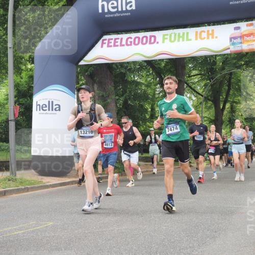 29.06.2025 - hella hamburg halbmarathon KatJ http://msf.ph/oto/8357285 29.06.2025 10:52:04 Zwischen KM18-KM19 1885, 4613, 7271, 7474 meine-sportfotos.de