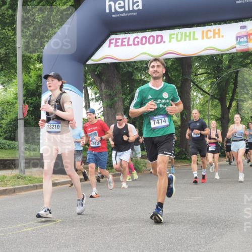 29.06.2025 - hella hamburg halbmarathon KatJ http://msf.ph/oto/8357331 29.06.2025 10:52:05 Zwischen KM18-KM19 1885, 4613, 7271, 7474 meine-sportfotos.de