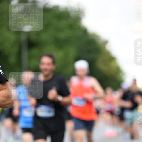 29.06.2025 - hella hamburg halbmarathon Dr. Thomas Lammeyer http://msf.ph/oto/8357336 29.06.2025 09:56:27 Kennedybrücke 1012, 1070, 1220, 1415, 1468, 1613, 1735, 1782, 2189, 2233, 2970, 3021, 3098, 3109, 3124, 3304, 3907, 3917, 3928, 4080, 4277, 4497, 4691, 4933, 4981, 5476, 5477, 5682, 6152, 6716, 7005, 7067, 7093, 7191, 7325, 7432, 7451, 7599, 7843, 7865, 7961, 8145, 8467, 8664, 8694, 8722, 9081, 9213, 9538, 9540, 10000, 10099, 10251, 10750, 10796, 10969, 11346 meine-sportfotos.de