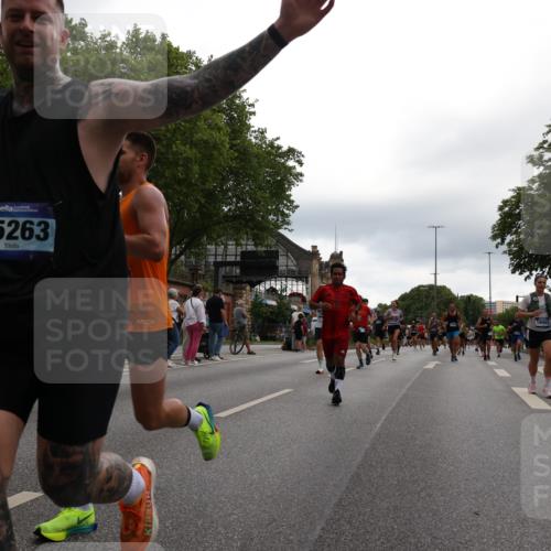 29.06.2025 - hella hamburg halbmarathon Yannick Fuchs http://msf.ph/oto/8357357 29.06.2025 10:53:05 20KM 1285, 1642, 1946, 1951, 2006, 2027, 2348, 2584, 2677, 2855, 2957, 2978, 3181, 3983, 4088, 4592, 5084, 5347, 5633, 6202, 6208, 6636, 6997, 7031, 7223, 7476, 8290, 8929, 9655, 10036, 10759, 10943, 11938, 12633, 13407, 13583, 14375, 14567, 14631, 14902, 14914, 14965, 15232, 15240, 15263, 15284, 15824, 16160, 16341, 16563, 16910, 17017, 17346, 17503, 17630, 18112, 18153, 18232, 18266, 18327, 18954, 19015, 19160 meine-sportfotos.de