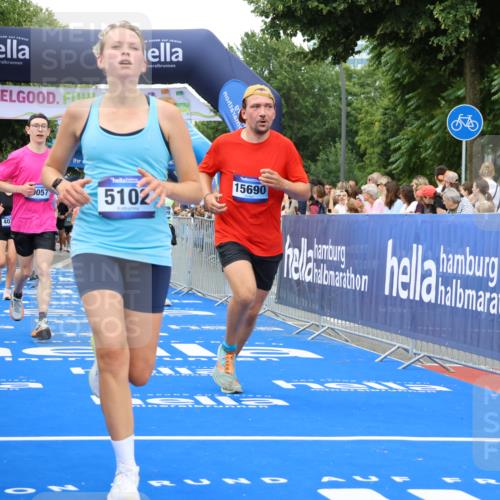29.06.2025 - hella hamburg halbmarathon Strokosch-Dieckow http://msf.ph/oto/8357358 29.06.2025 10:51:54 Ziel 2818, 2823, 2880, 4033, 4297, 5102, 5336, 6390, 7130, 7409, 7724, 8413, 8856, 8977, 9793, 9959, 10057, 13799, 15356, 15427, 15690, 16907, 17815, 17962, 17978, 18869, 19137 meine-sportfotos.de