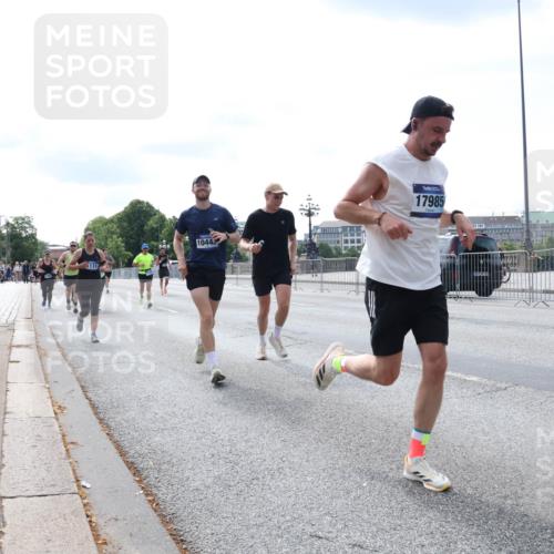 29.06.2025 - hella hamburg halbmarathon Lena Gebhardt http://msf.ph/oto/8357405 29.06.2025 10:13:57 Lombardsbrücke 131, 1044, 17985, 1131, 1194, 1480, 1890, 2055, 2359, 2721, 2904, 2987, 4001, 4032, 4795, 4950, 4962, 5232, 5546, 5631, 5719, 6026, 6287, 6710, 6717, 6724, 7446, 7447, 7462, 7913, 8001, 8057, 8279, 8673, 9128, 9631, 9845, 9886, 10442, 10443, 10977, 11441, 11987, 12313, 12797, 12928, 12929, 12938, 13285, 13788, 13928, 15085, 15482, 15663, 15721, 15722, 15840, 16491, 17439, 17472, 17985, 18041, 18231, 18236, 18239 meine-sportfotos.de