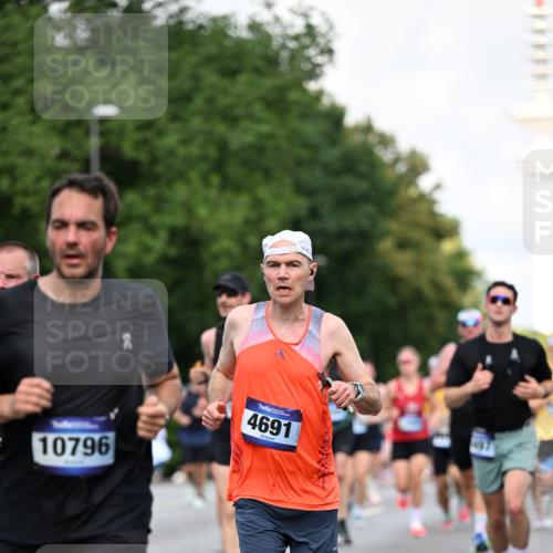 29.06.2025 - hella hamburg halbmarathon Dr. Thomas Lammeyer http://msf.ph/oto/8357408 29.06.2025 09:56:27 Kennedybrücke 1012, 1070, 1220, 1415, 1468, 1613, 1735, 1782, 2189, 2233, 2970, 3021, 3098, 3109, 3124, 3304, 3907, 3917, 3928, 4080, 4277, 4497, 4691, 4933, 4981, 5476, 5477, 5682, 6152, 6716, 7005, 7067, 7093, 7191, 7325, 7432, 7451, 7599, 7843, 7865, 7961, 8145, 8467, 8664, 8694, 8722, 9081, 9213, 9538, 9540, 10000, 10099, 10251, 10750, 10796, 10969, 11346 meine-sportfotos.de