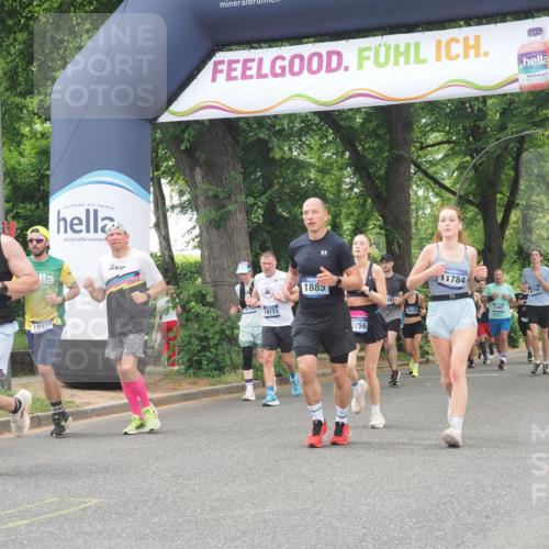 29.06.2025 - hella hamburg halbmarathon KatJ http://msf.ph/oto/8357417 29.06.2025 10:52:06 Zwischen KM18-KM19 1885, 4613, 7271, 7474 meine-sportfotos.de