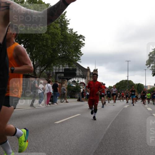 29.06.2025 - hella hamburg halbmarathon Yannick Fuchs http://msf.ph/oto/8357435 29.06.2025 10:53:05 20KM 1285, 1642, 1946, 1951, 2006, 2027, 2348, 2584, 2677, 2855, 2957, 2978, 3181, 3983, 4088, 4592, 5084, 5347, 5633, 6202, 6208, 6636, 6997, 7031, 7223, 7476, 8290, 8929, 9655, 10036, 10759, 10943, 11938, 12633, 13407, 13583, 14375, 14567, 14631, 14902, 14914, 14965, 15232, 15240, 15263, 15284, 15824, 16160, 16341, 16563, 16910, 17017, 17346, 17503, 17630, 18112, 18153, 18232, 18266, 18327, 18954, 19015, 19160 meine-sportfotos.de