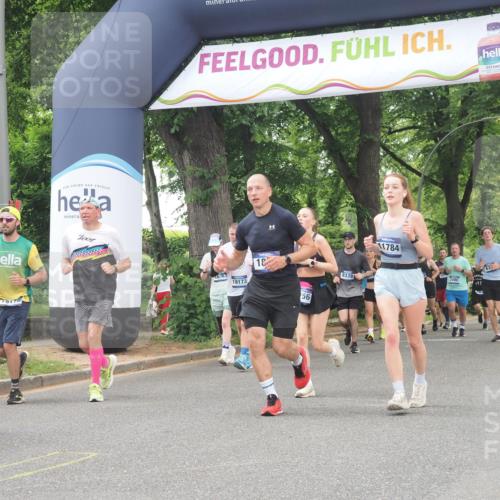 29.06.2025 - hella hamburg halbmarathon KatJ http://msf.ph/oto/8357453 29.06.2025 10:52:06 Zwischen KM18-KM19 1885, 4613, 7271, 7474 meine-sportfotos.de