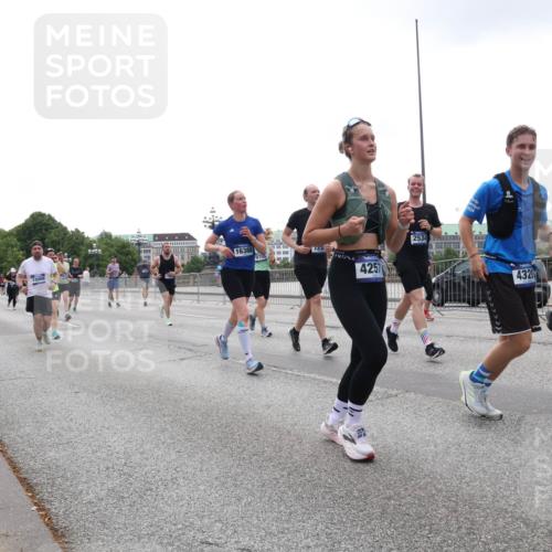 29.06.2025 - hella hamburg halbmarathon Lena Gebhardt http://msf.ph/oto/8357454 29.06.2025 10:39:04 Lombardsbrücke 13060, 16388, 4257, 2534, 2024, 4320, 56, 1232, 1390, 1451, 1760, 1856, 1883, 2092, 2524, 2534, 2571, 2574, 2576, 2660, 2693, 2843, 2893, 2998, 3275, 3307, 3323, 3726, 3727, 3745, 3927, 4028, 4257, 4259, 4260, 4316, 4320, 4410, 4523, 4659, 4882, 4964, 5913, 6062, 6112, 6611, 6695, 6696, 6875, 7263, 7341, 7506, 7524, 7589, 7815, 7849, 8243, 8367, 8457, 8783, 9393, 9420, 9446, 9708, 9974, 9977, 10001, 10072, 10315, 10516, 10554, 13060 meine-sportfotos.de