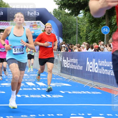 29.06.2025 - hella hamburg halbmarathon Strokosch-Dieckow http://msf.ph/oto/8357457 29.06.2025 10:51:54 Ziel 2818, 2823, 2880, 4033, 4297, 5102, 5336, 6390, 7130, 7409, 7724, 8413, 8856, 8977, 9793, 9959, 10057, 13799, 15356, 15427, 15690, 16907, 17815, 17962, 17978, 18869, 19137 meine-sportfotos.de