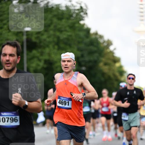 29.06.2025 - hella hamburg halbmarathon Dr. Thomas Lammeyer http://msf.ph/oto/8357481 29.06.2025 09:56:27 Kennedybrücke 1012, 1070, 1220, 1415, 1468, 1613, 1735, 1782, 2189, 2233, 2970, 3021, 3098, 3109, 3124, 3304, 3907, 3917, 3928, 4080, 4277, 4497, 4691, 4933, 4981, 5476, 5477, 5682, 6152, 6716, 7005, 7067, 7093, 7191, 7325, 7432, 7451, 7599, 7843, 7865, 7961, 8145, 8467, 8664, 8694, 8722, 9081, 9213, 9538, 9540, 10000, 10099, 10251, 10750, 10796, 10969, 11346 meine-sportfotos.de