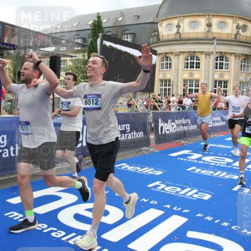 29.06.2025 - hella hamburg halbmarathon Michael Strokosch http://msf.ph/oto/8357540 29.06.2025 10:54:28 Ziel 1267, 1442, 3426, 4635, 4868, 6511, 6512, 7129, 8772, 11009, 11797, 11799, 12321, 12362, 13289, 15946, 16327, 16879, 17698, 18268, 19067 meine-sportfotos.de