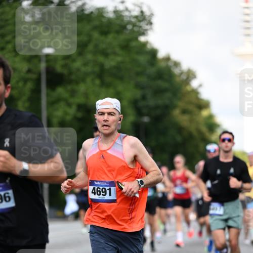 29.06.2025 - hella hamburg halbmarathon Dr. Thomas Lammeyer http://msf.ph/oto/8357550 29.06.2025 09:56:28 Kennedybrücke 1012, 1070, 1220, 1415, 1468, 1613, 1735, 1782, 2048, 2189, 2233, 2590, 2970, 3021, 3098, 3109, 3124, 3304, 3907, 3917, 3928, 4080, 4277, 4497, 4691, 4933, 4981, 5476, 5477, 5682, 6152, 6716, 7005, 7067, 7093, 7191, 7325, 7432, 7451, 7599, 7843, 7865, 8145, 8467, 8664, 8694, 8722, 9081, 9213, 9538, 9540, 10000, 10099, 10251, 10313, 10750, 10796, 10969, 11153, 11346 meine-sportfotos.de